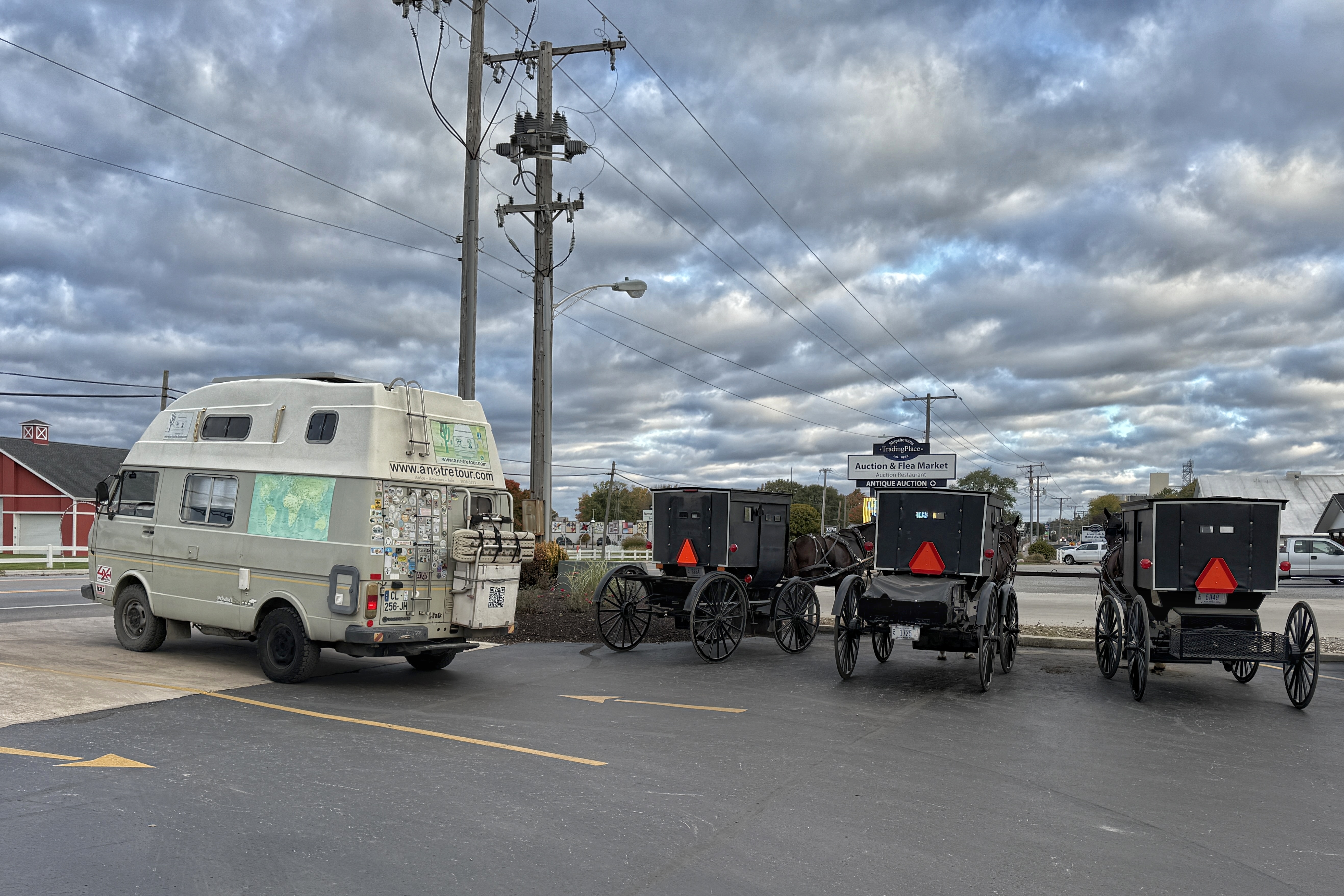 Buggies amish sur une route de Shipshewana